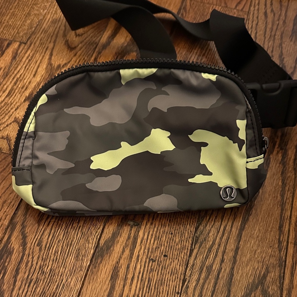 lululemon athletica Camo Belt Bag in Black and Green